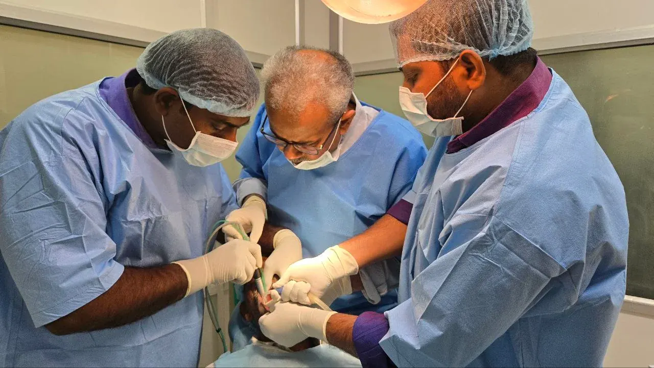 Corticobasal implant anchorage in dense cortical bone